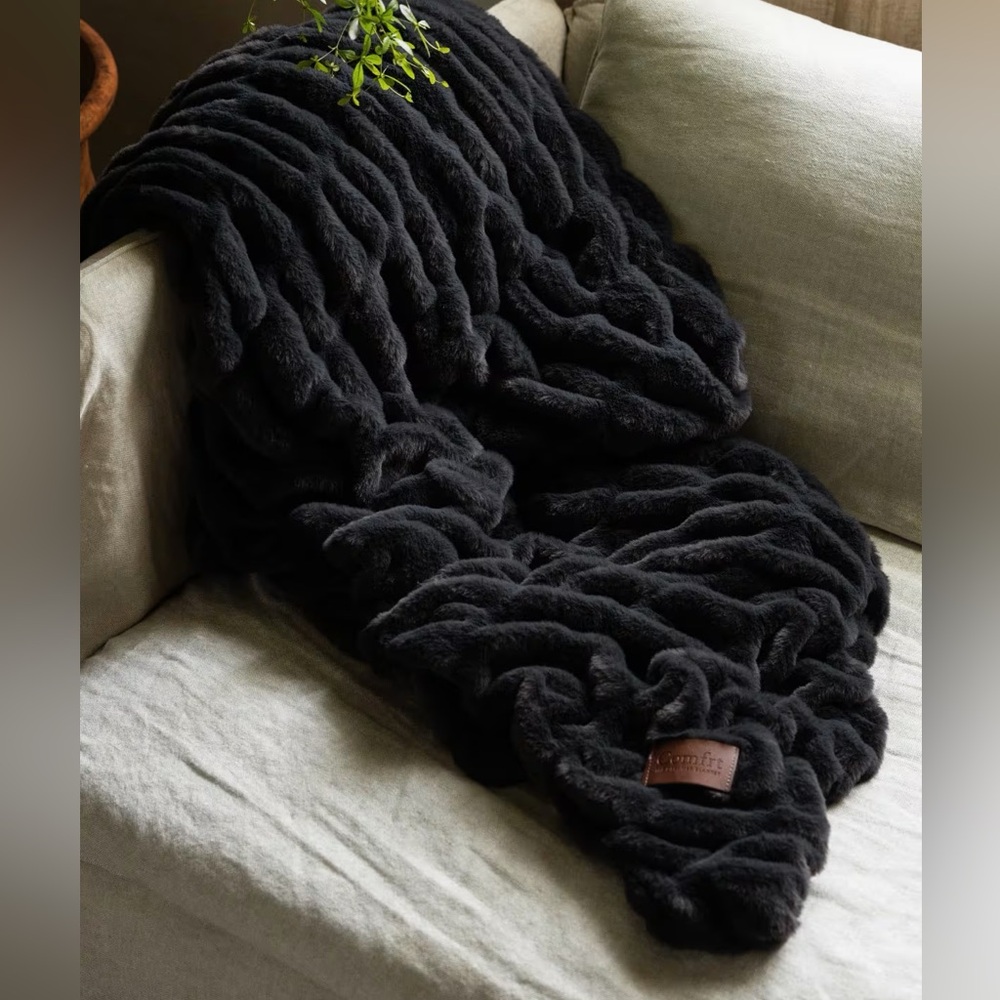 SALE💯💯COMFRT VIRAL BRAND WEIGHTED BLANKET! $149 RETAIL AND NOW SOLD OUT!